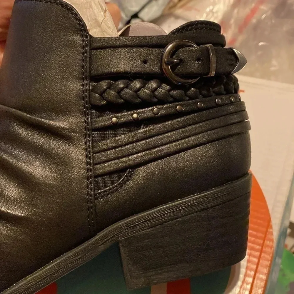 Baretraps Guenna Booties
